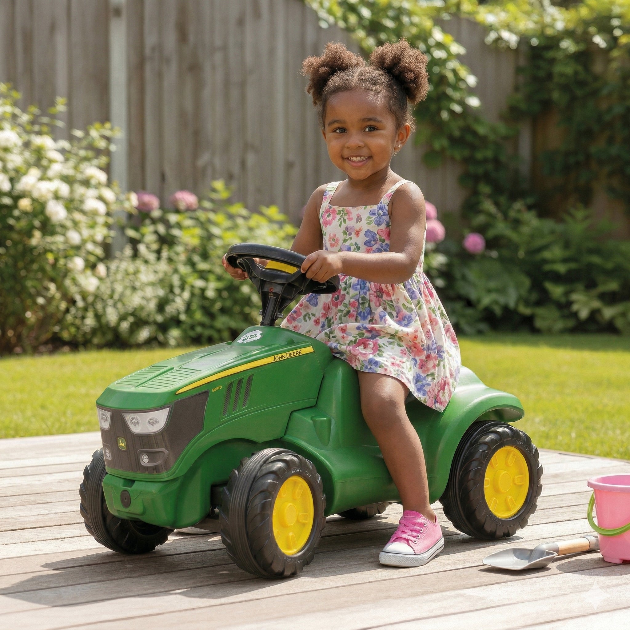 Playing outside, in high gear! 🌿☀️ Let little farmers take the wheel with the Peg Perego John Deere Ground Force Tractor 💚💛 - a true-to-life replica of the iconic John Deere Playing outside, in high gear! 🌿☀️ Let little farmers take the wheel with the Peg Perego John Deere Ground Force Tractor 💚💛 - a true-to-life replica of the iconic John Deere