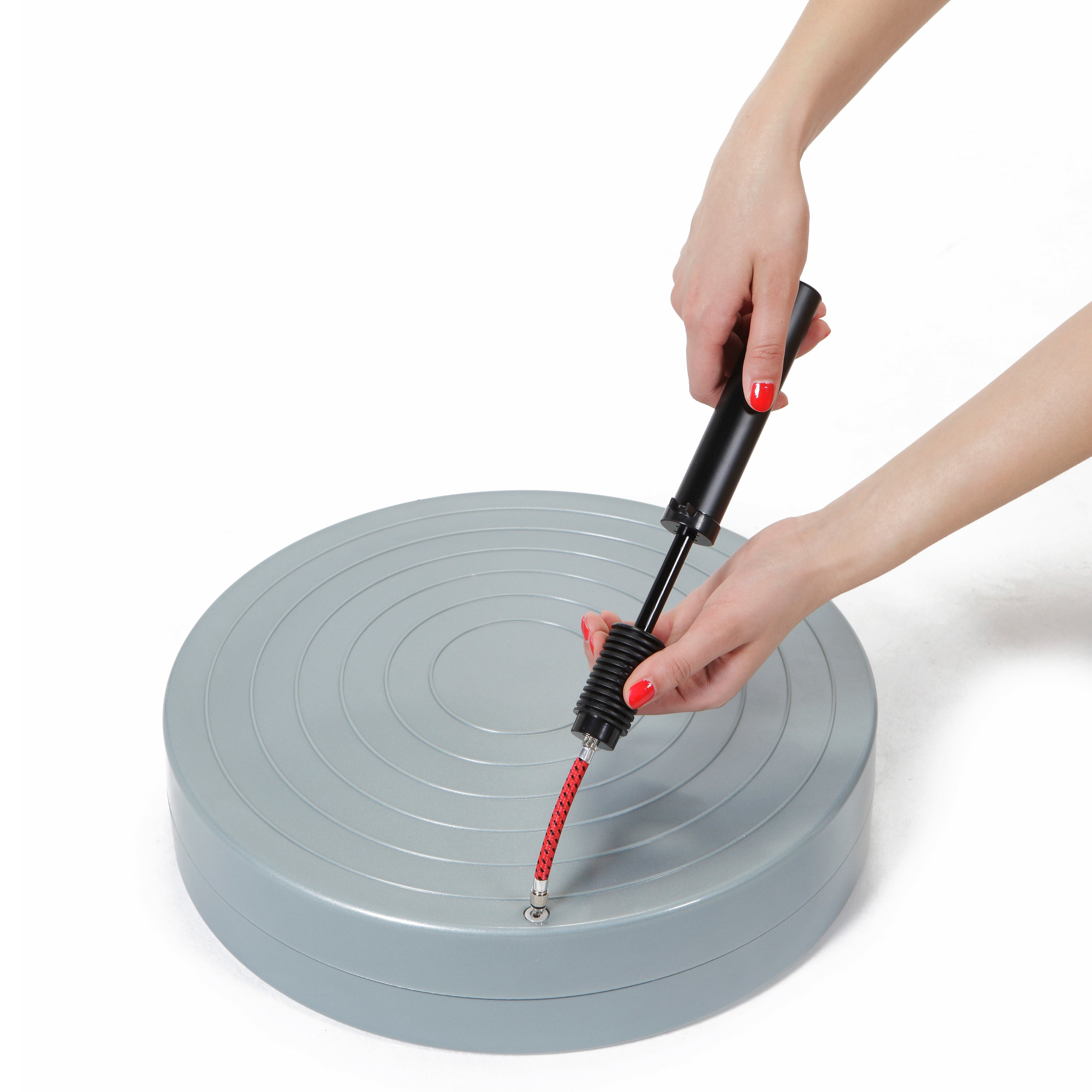 This proprioception board is a valid tool for training and rehabilitation as it allows different kinds of exercises to improve balance, muscle tone and posture. The Stability Wheel can be used in different training programs as basket, tennis and volleyball. It is also suitable for ski gymnastics. Inflate the product to the needed stability level.