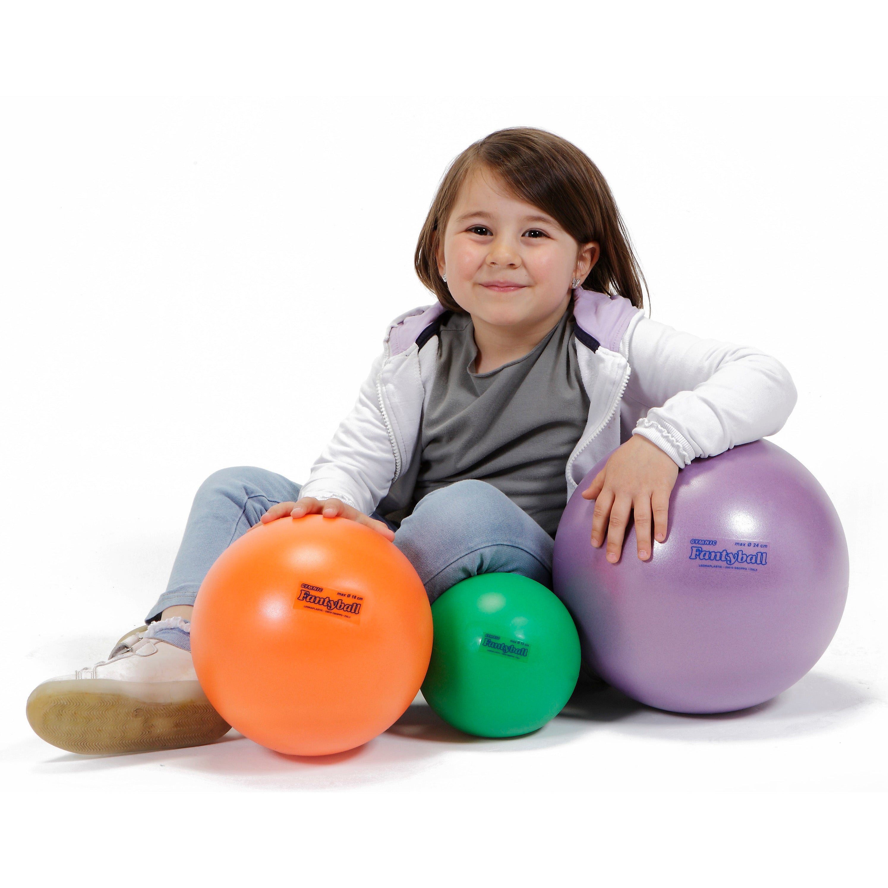 Our Fantyball is a super soft and resistant ball, very easy to grip and pleasant to touch. Its high bouncing capacity makes it suitable for many fun activities with toddlers and young kids. Fantyball is available in two different sizes.