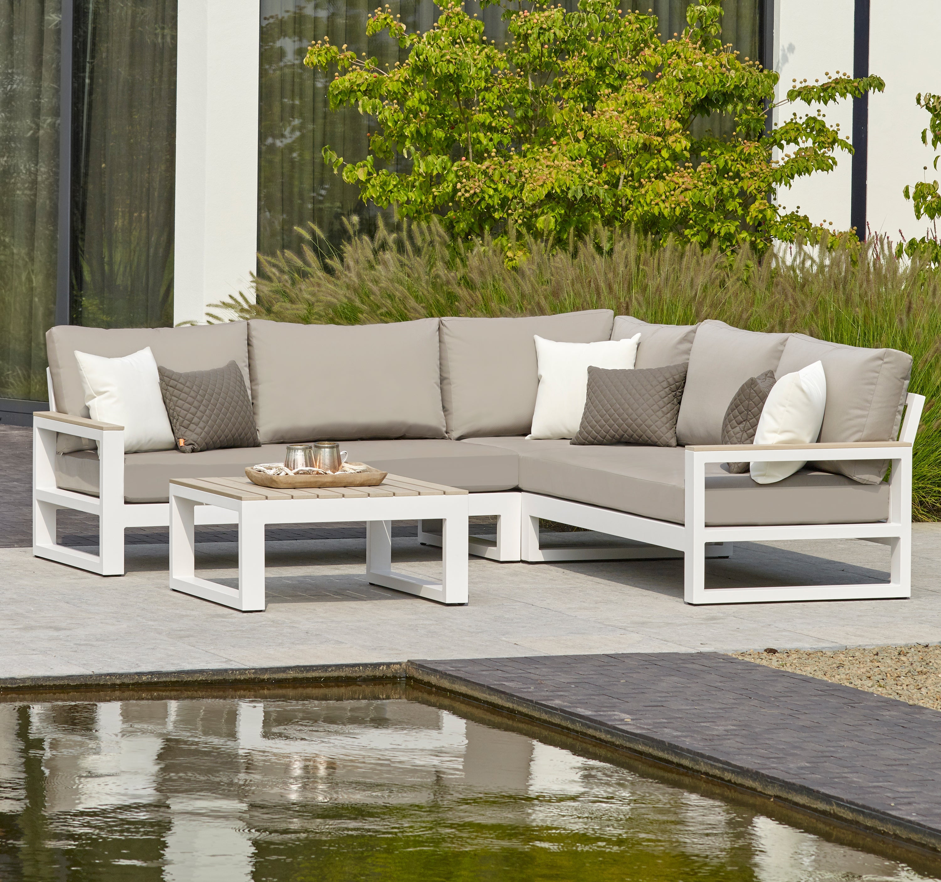 LIfe Outdoor Living Mallorca Collection patio set in white