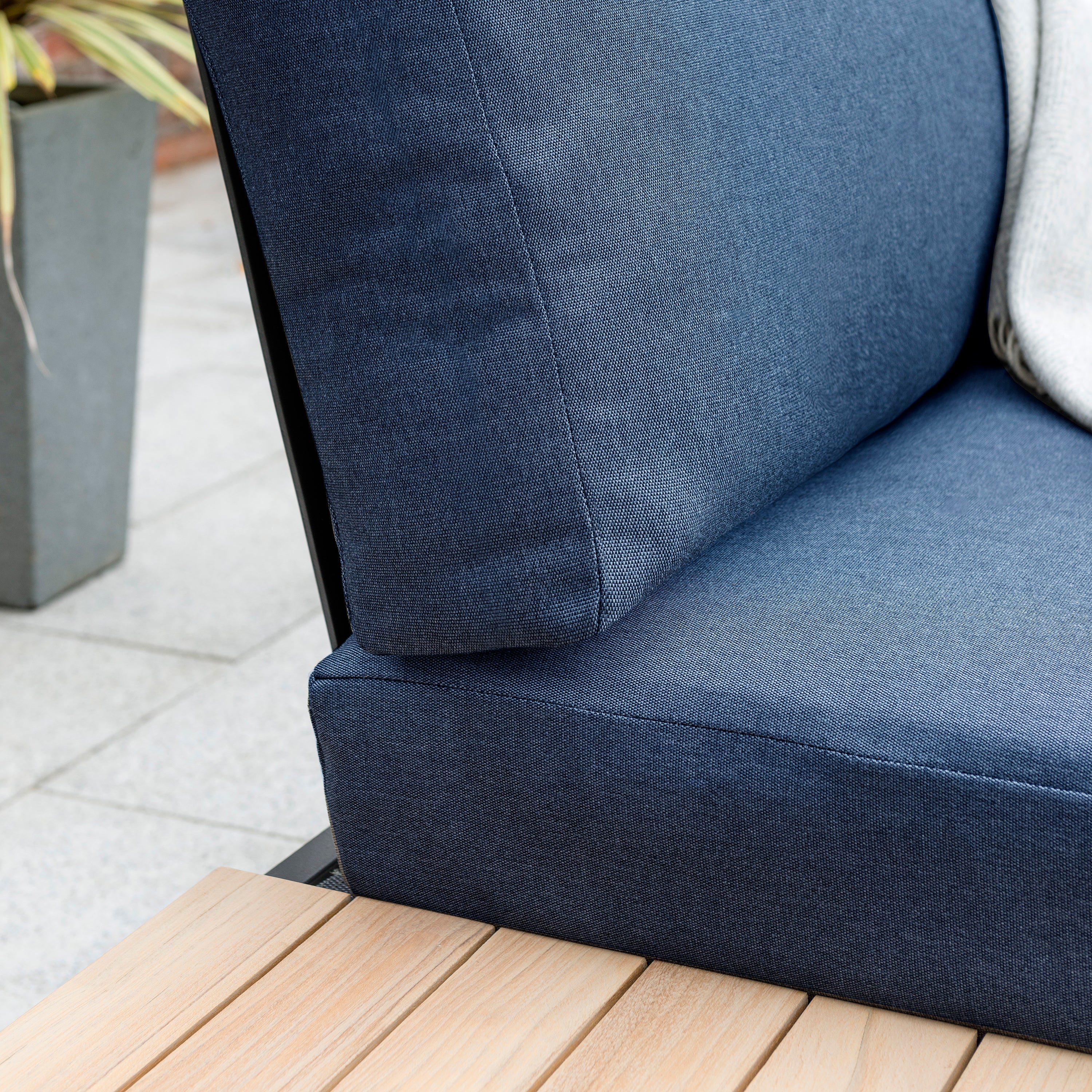 elba corner set cushion detail