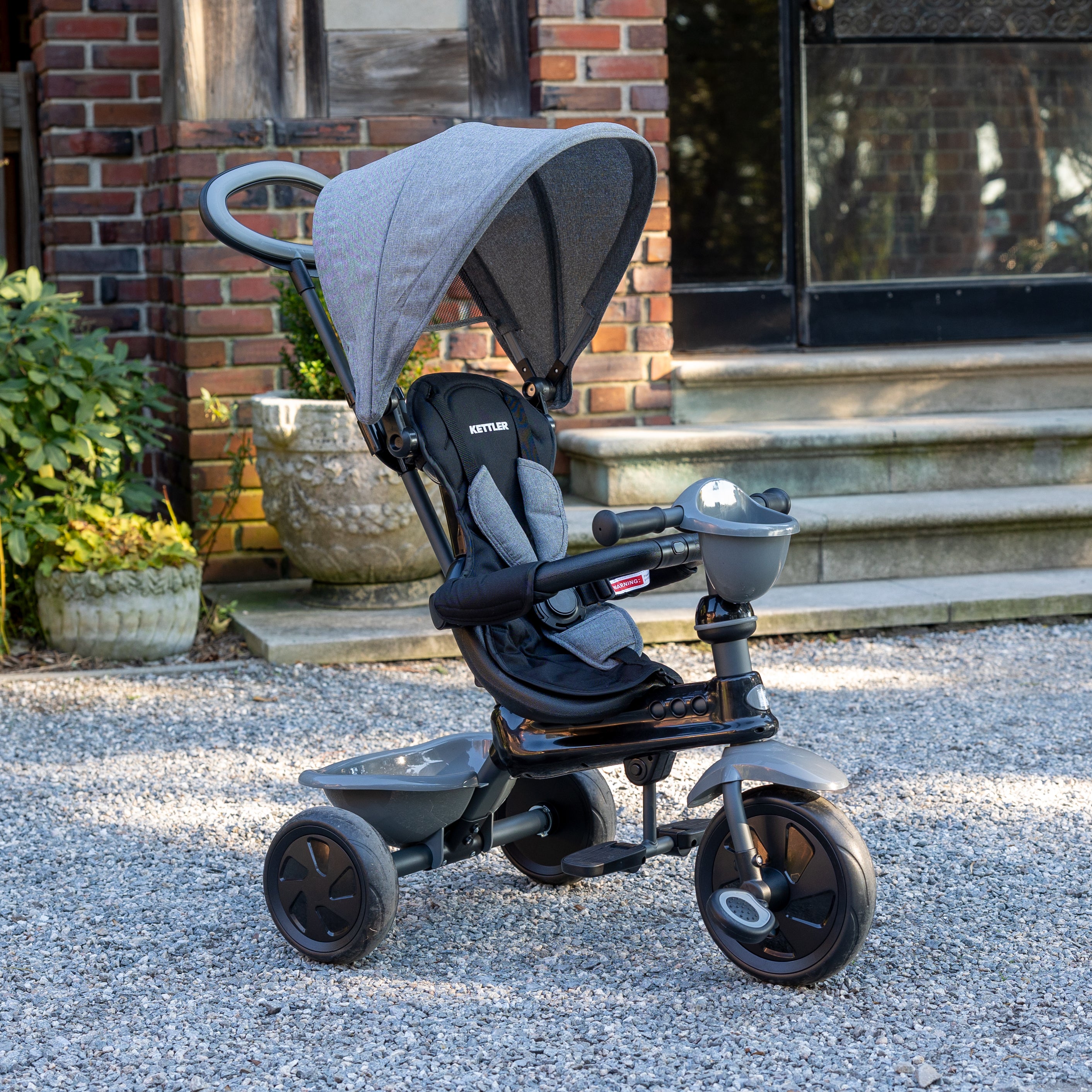 The KETTLER Happy Navigator 4-in-1 Trike grows with your little one from 10 to 72 months, transforming from parent-controlled ride on to kids’ tricycle. Unique removable and adjustable features make sure your little one has a trike for every stage of their development.