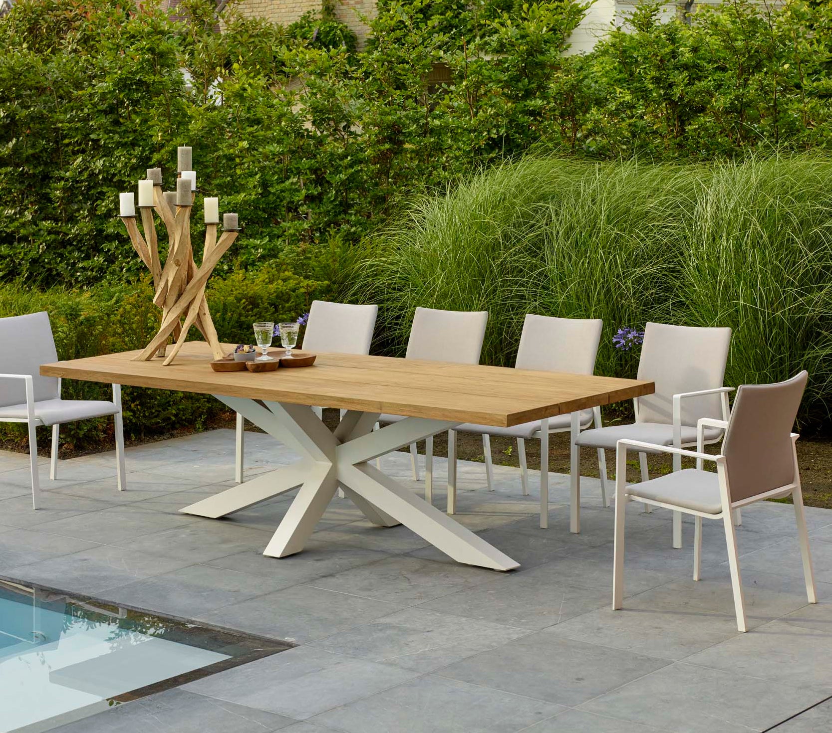 Life Outdoor Living Sense Table in white