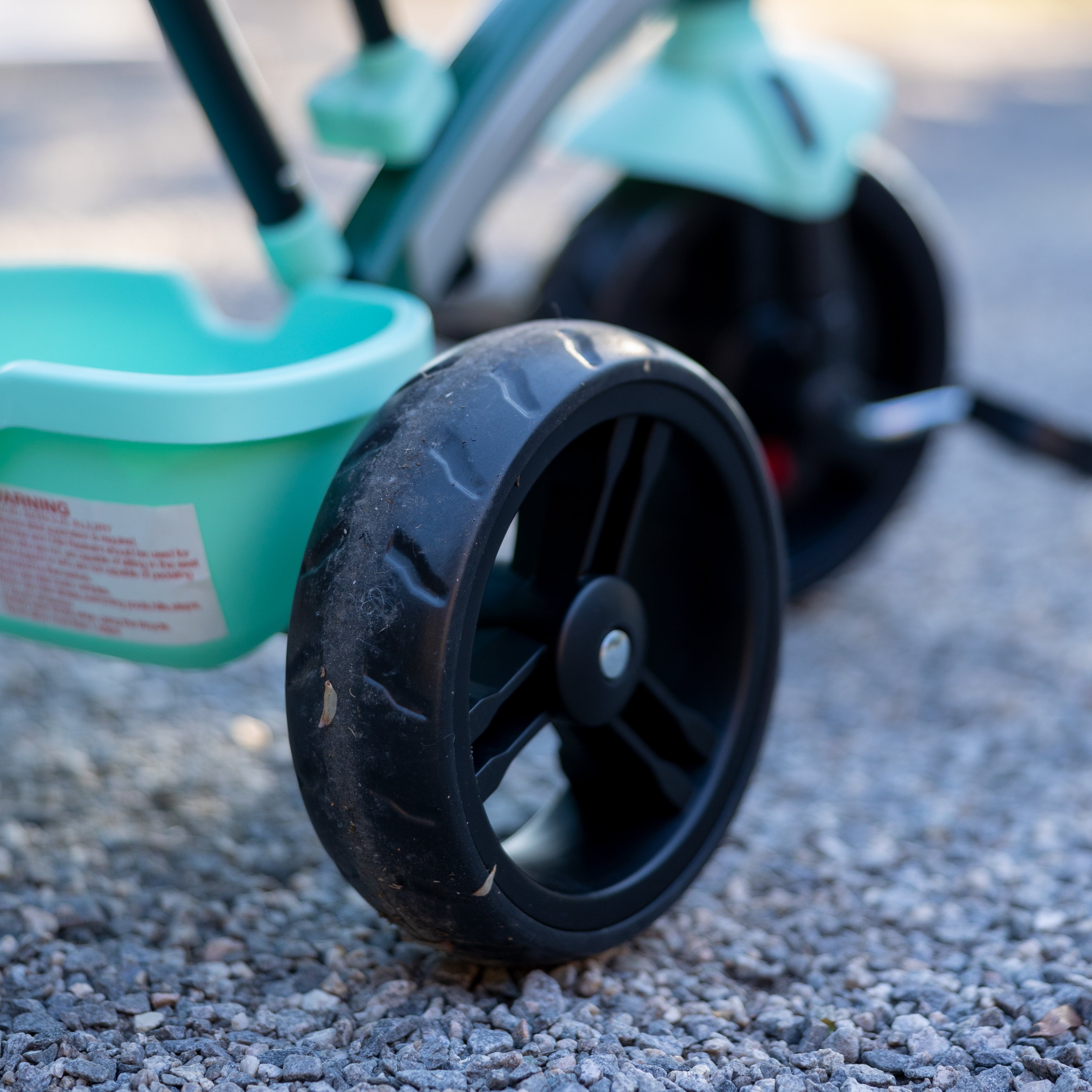 Little ones will love adventures on the KETTLER Junior Plus Trike with Push Bar – especially when they bring their favorite toys along for the ride. There is plenty of room in the rear storage bucket for blocks, dolls or even a teddy. The Trike features a new design with parent push bar. Now kids can pedal in style, and still get that extra little push when they need it. 