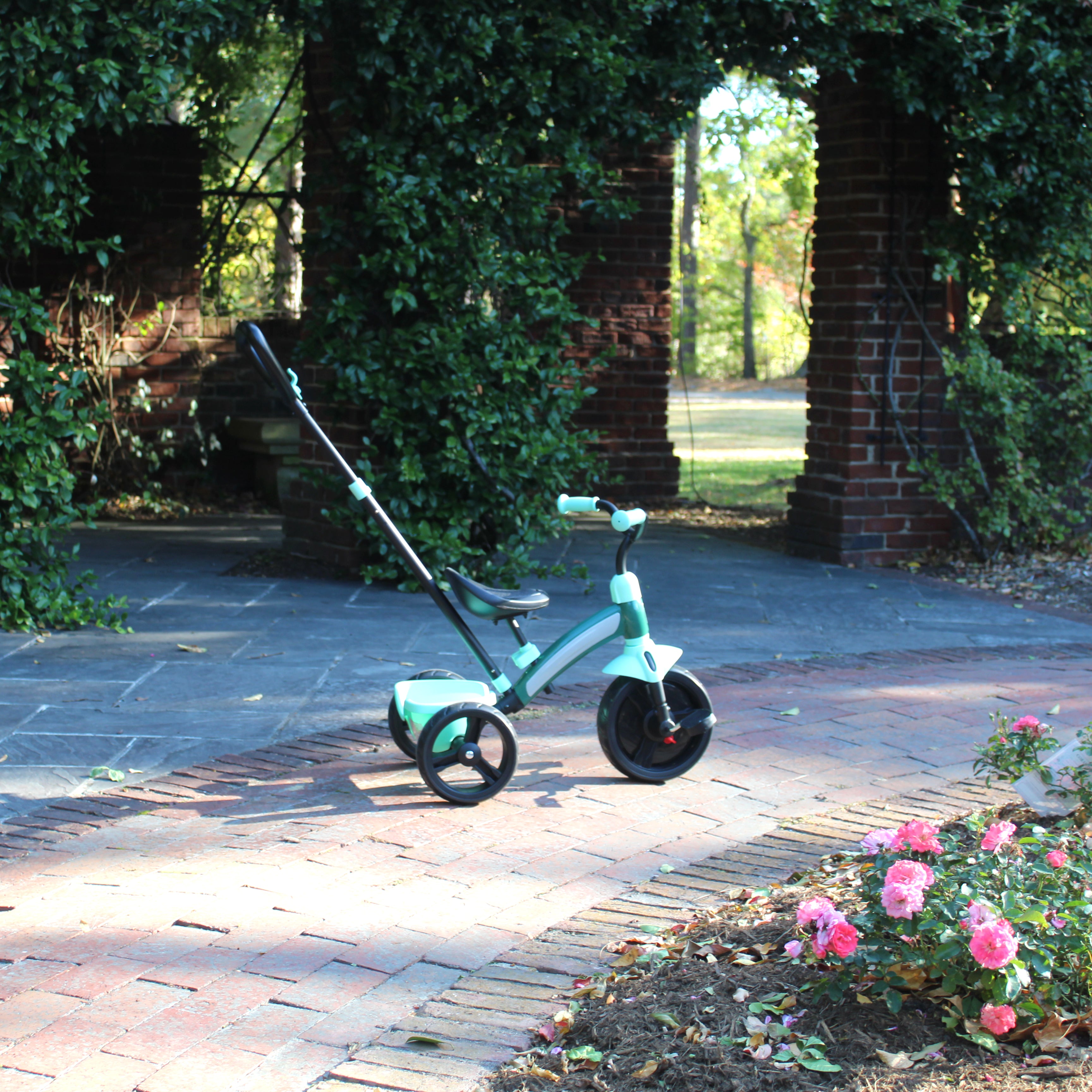 Little ones will love adventures on the KETTLER Junior Plus Trike with Push Bar – especially when they bring their favorite toys along for the ride. There is plenty of room in the rear storage bucket for blocks, dolls or even a teddy. The Trike features a new design with parent push bar. Now kids can pedal in style, and still get that extra little push when they need it. 