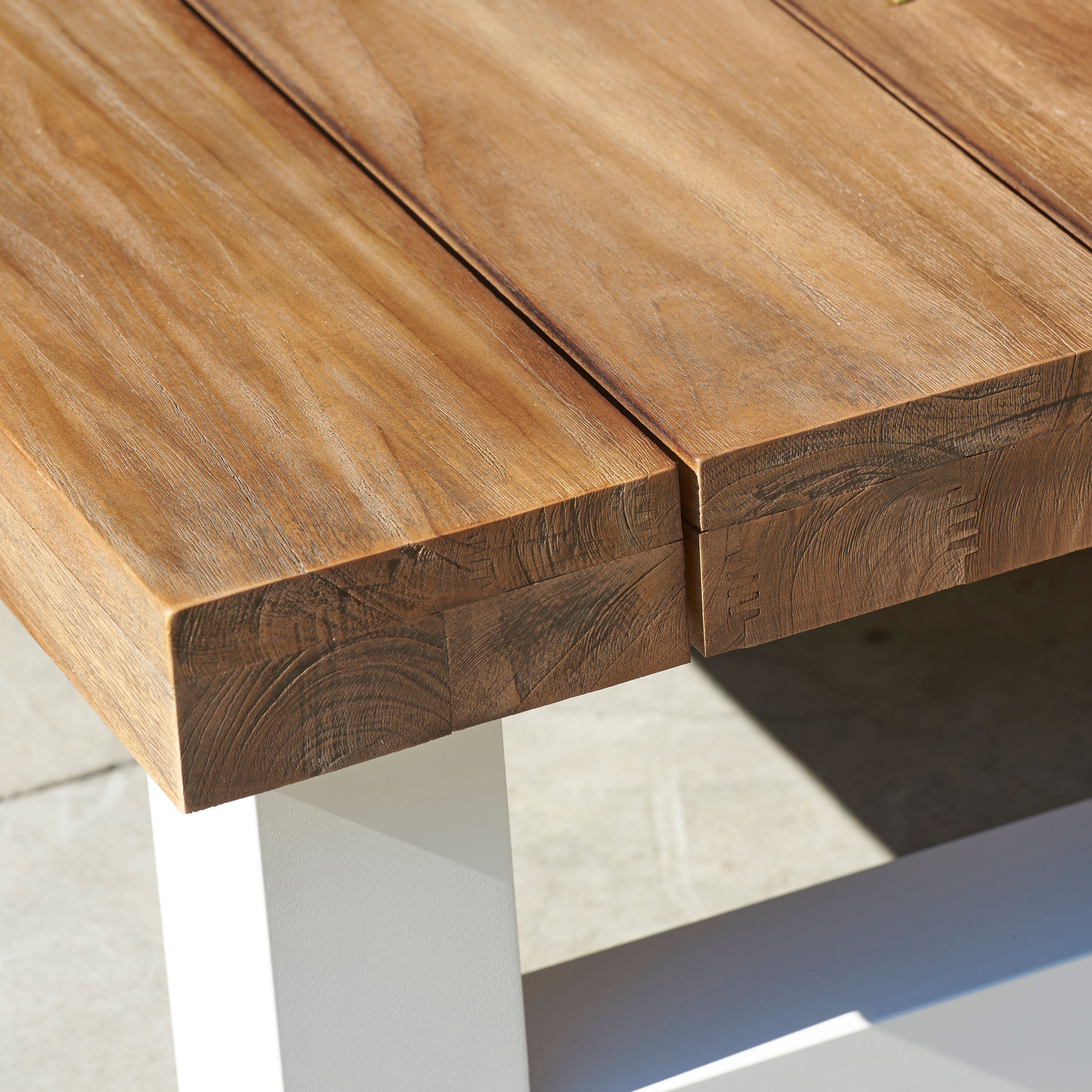 Nevada white table close up