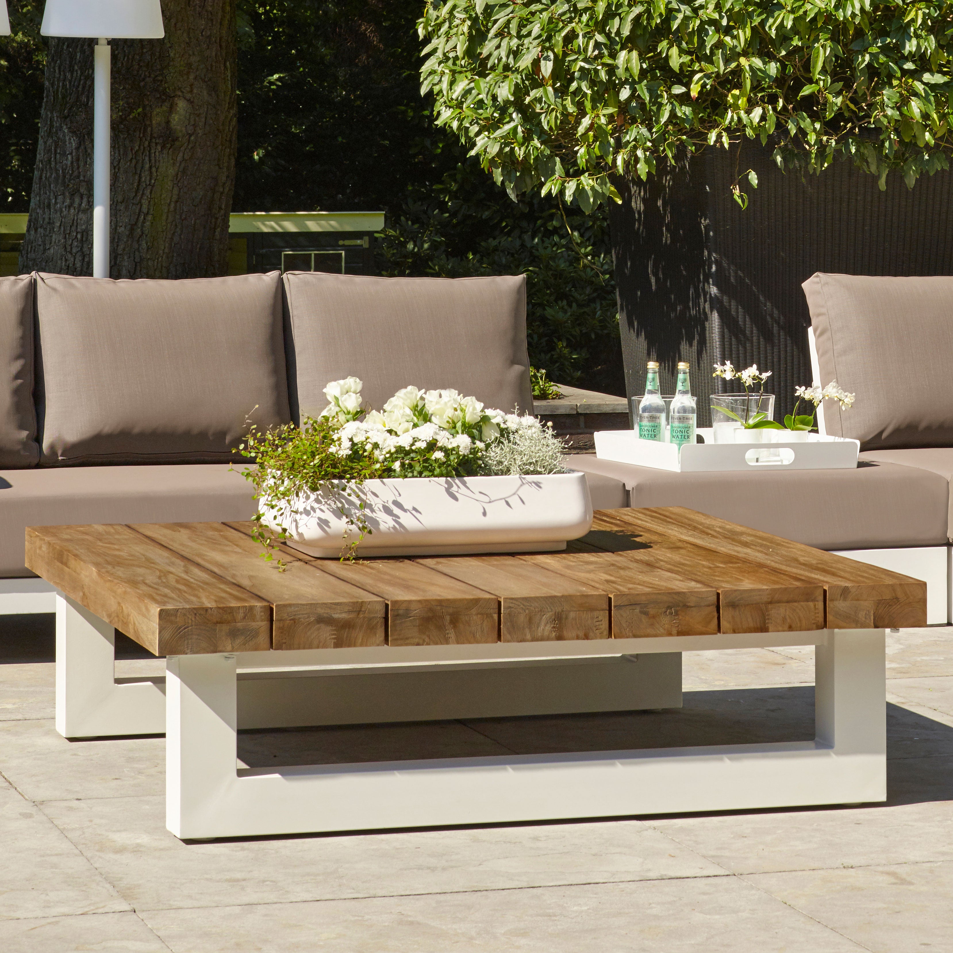 Nevada table white lifestyle