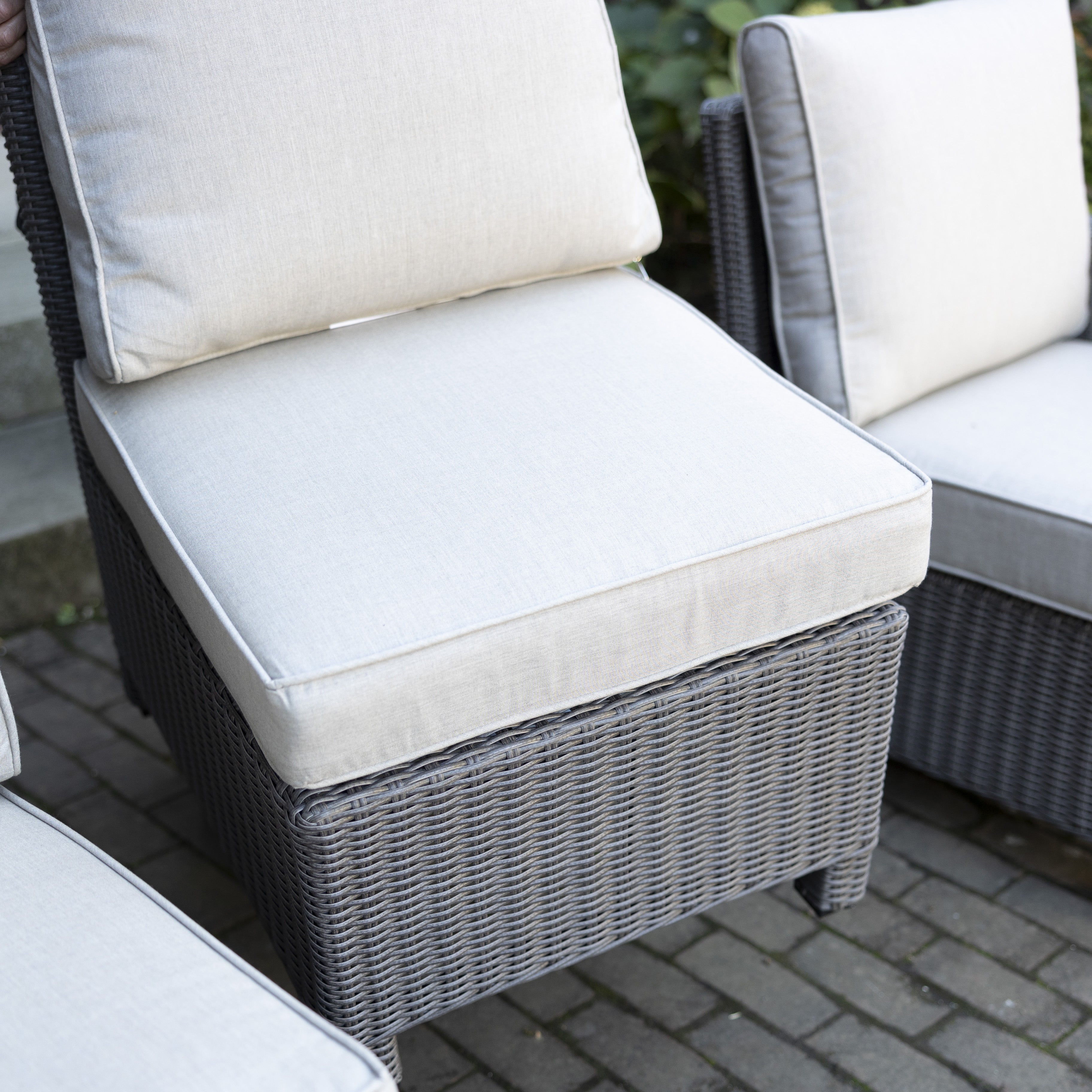 Palma Modular Wicker Corner Set with 37" x 37" Dining Table - Modular Detail
