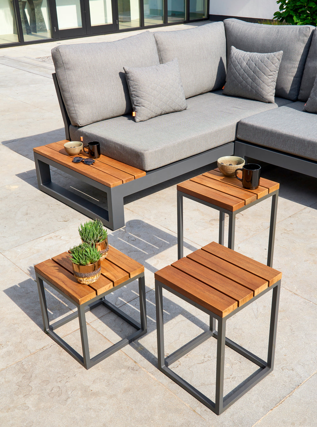 Soho Lounge lava red teak tables