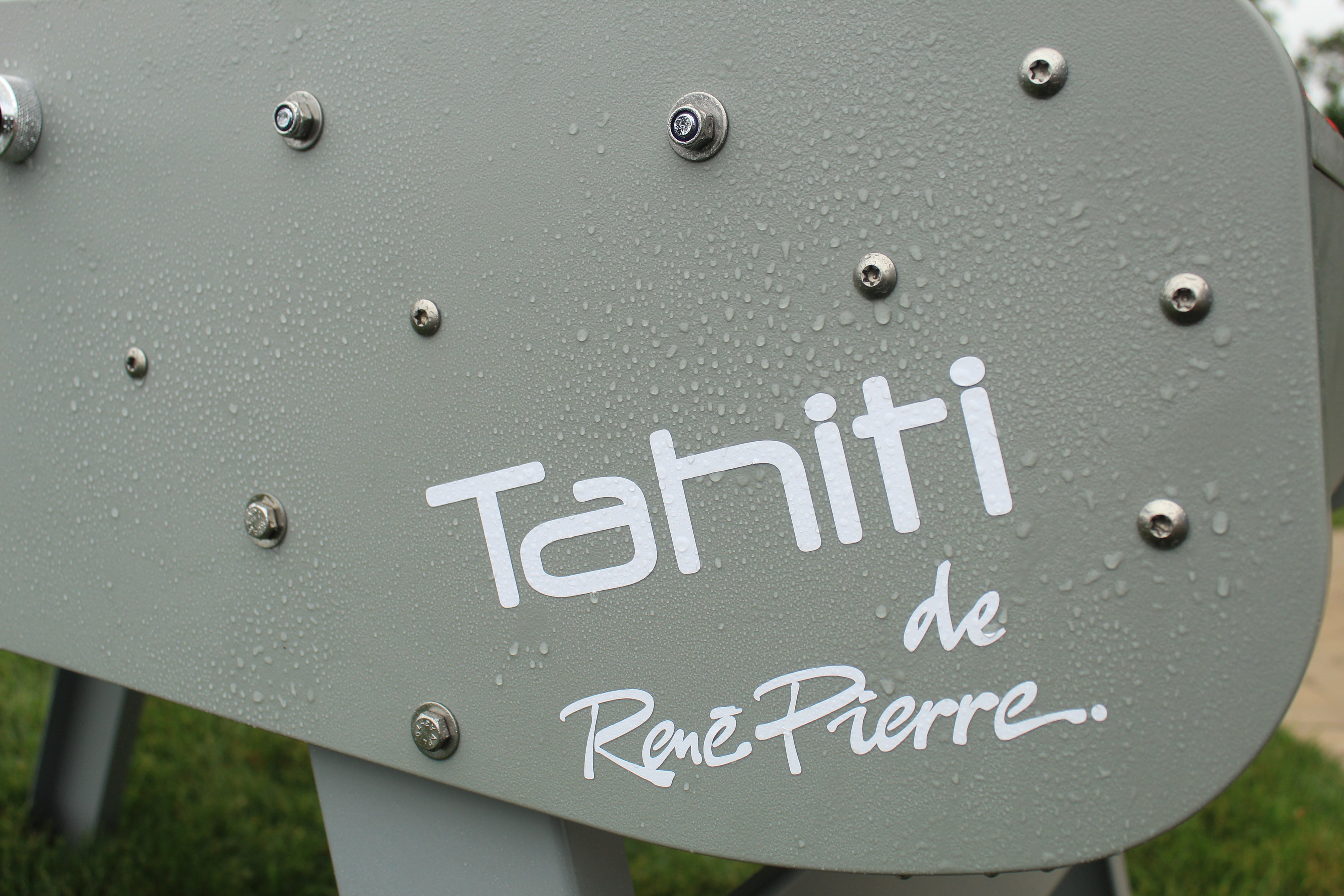 Tahiti logo on weatherproof made in france kicker table