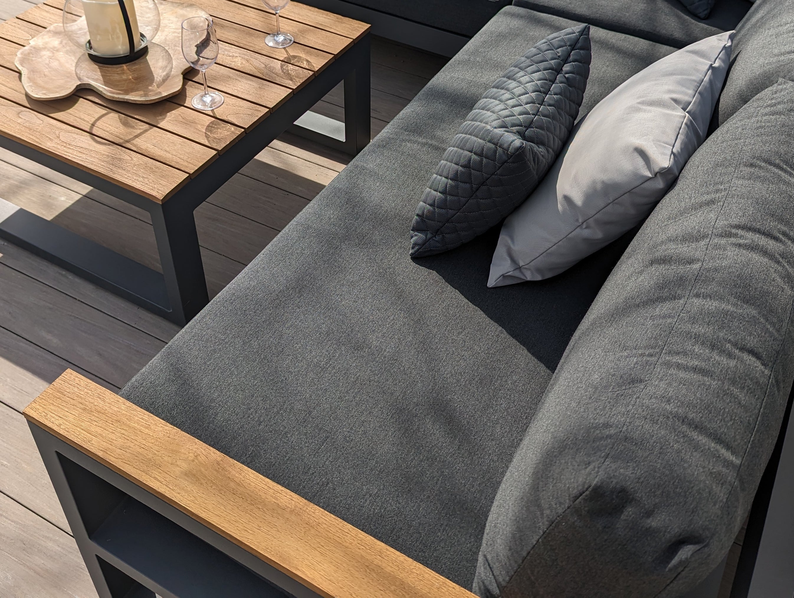 Soho Aluminum Corner Set With Teak Accents