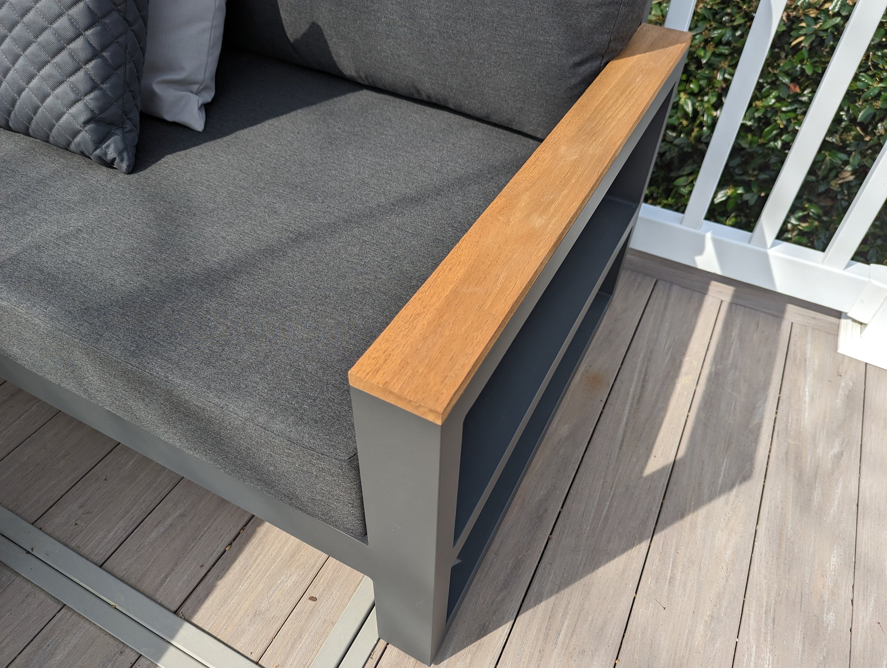 Soho Aluminum Corner Set With Teak Accents