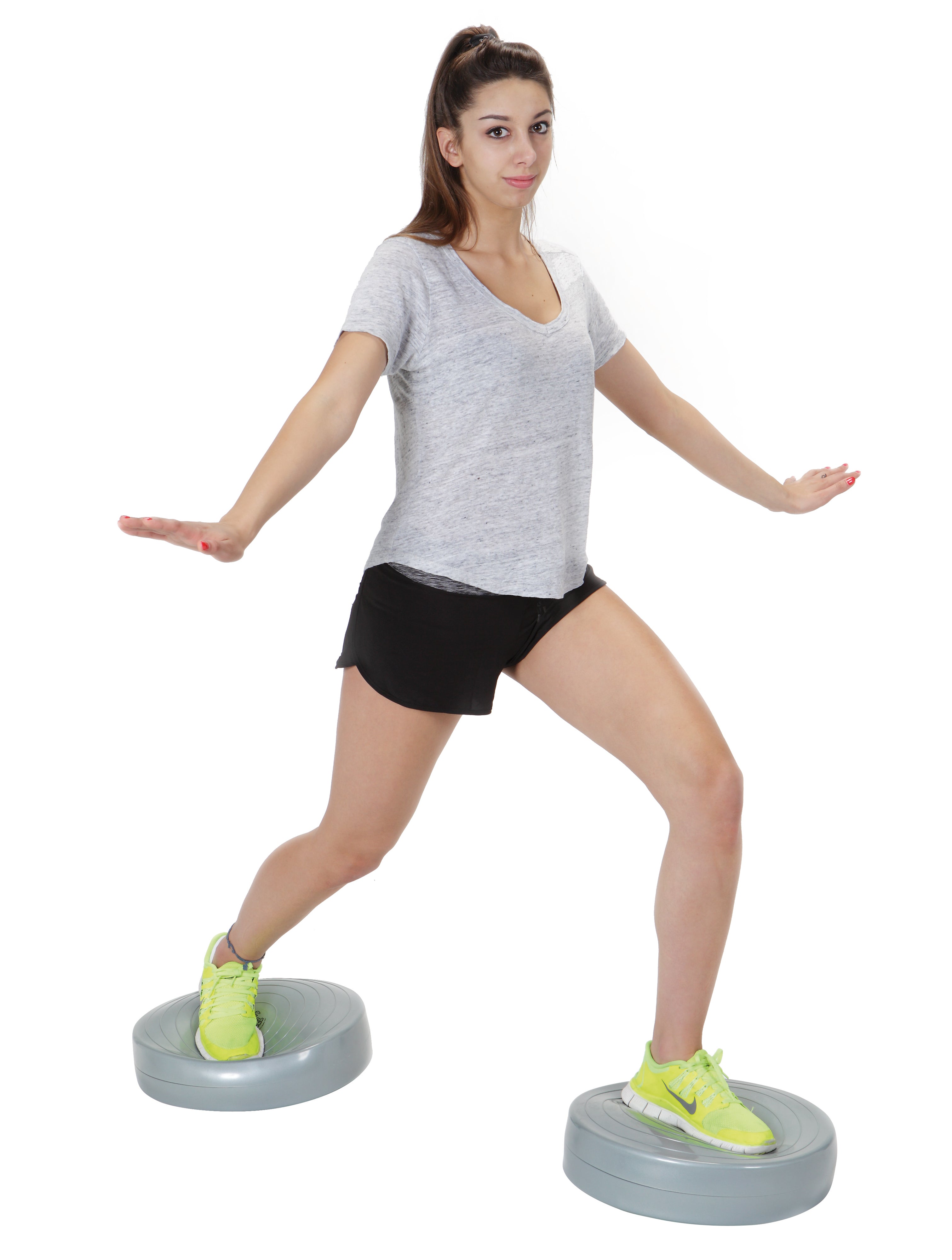 This proprioception board is a valid tool for training and rehabilitation as it allows different kinds of exercises to improve balance, muscle tone and posture. The Stability Wheel can be used in different training programs as basket, tennis and volleyball. It is also suitable for ski gymnastics. Inflate the product to the needed stability level.