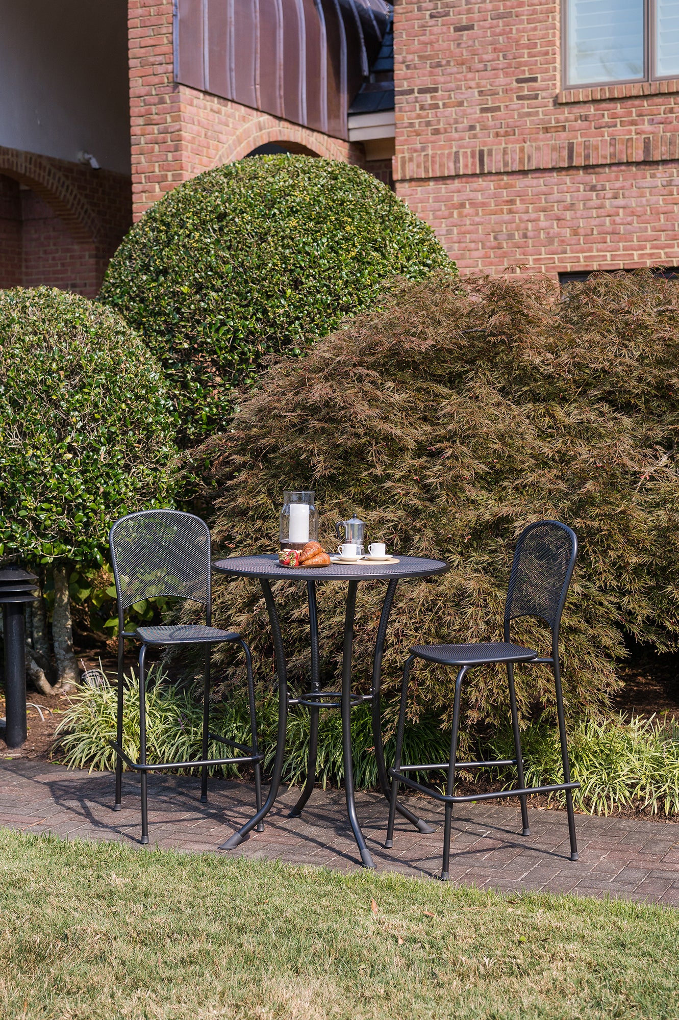 36" Round Mesh Bar Table