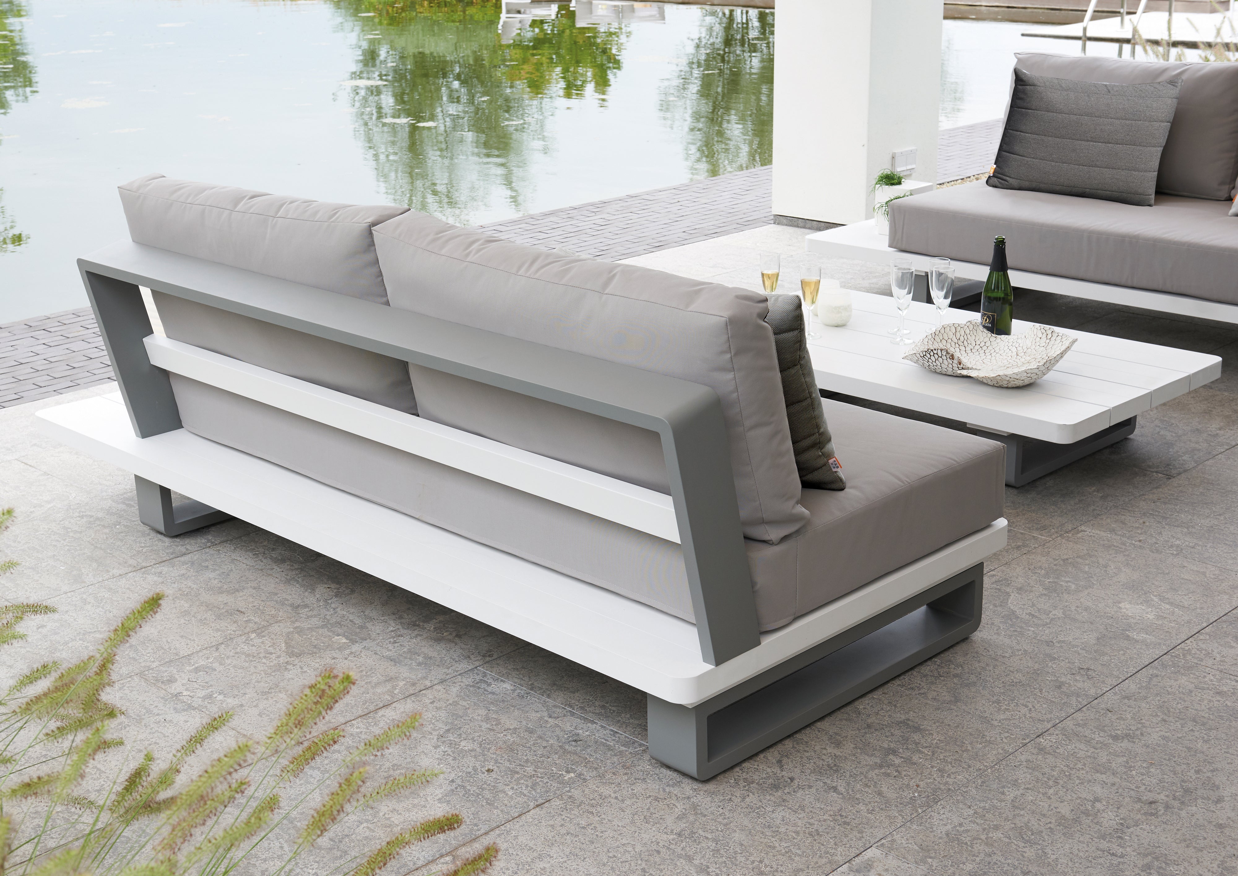 Fitz Roy  4-Piece Aluminum Corner Set - White