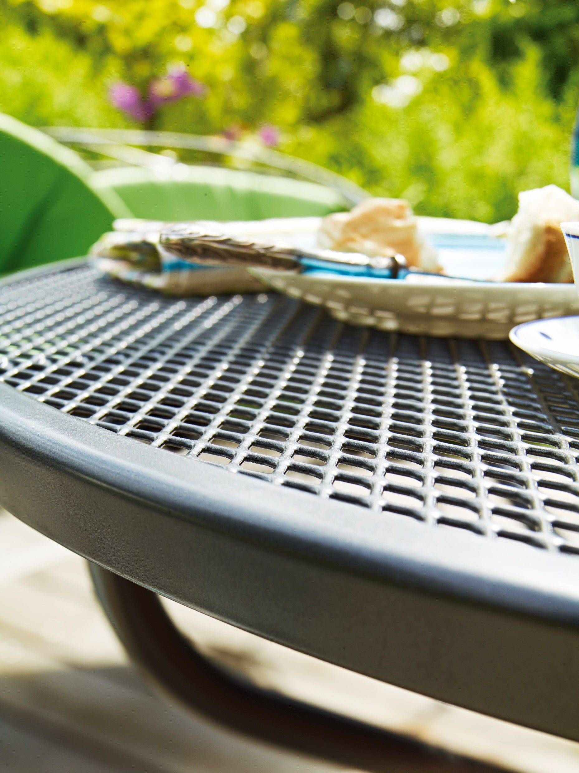 mesh dining table close up 2