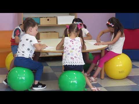 The Sit’n’Gym Jr. ball is designed for children and is widely used in primary schools. It provides the beneficial effects of a correct posture through dynamic sitting and increases the child’s attention span and concentration. Its small feet prevent the ball from rolling away.