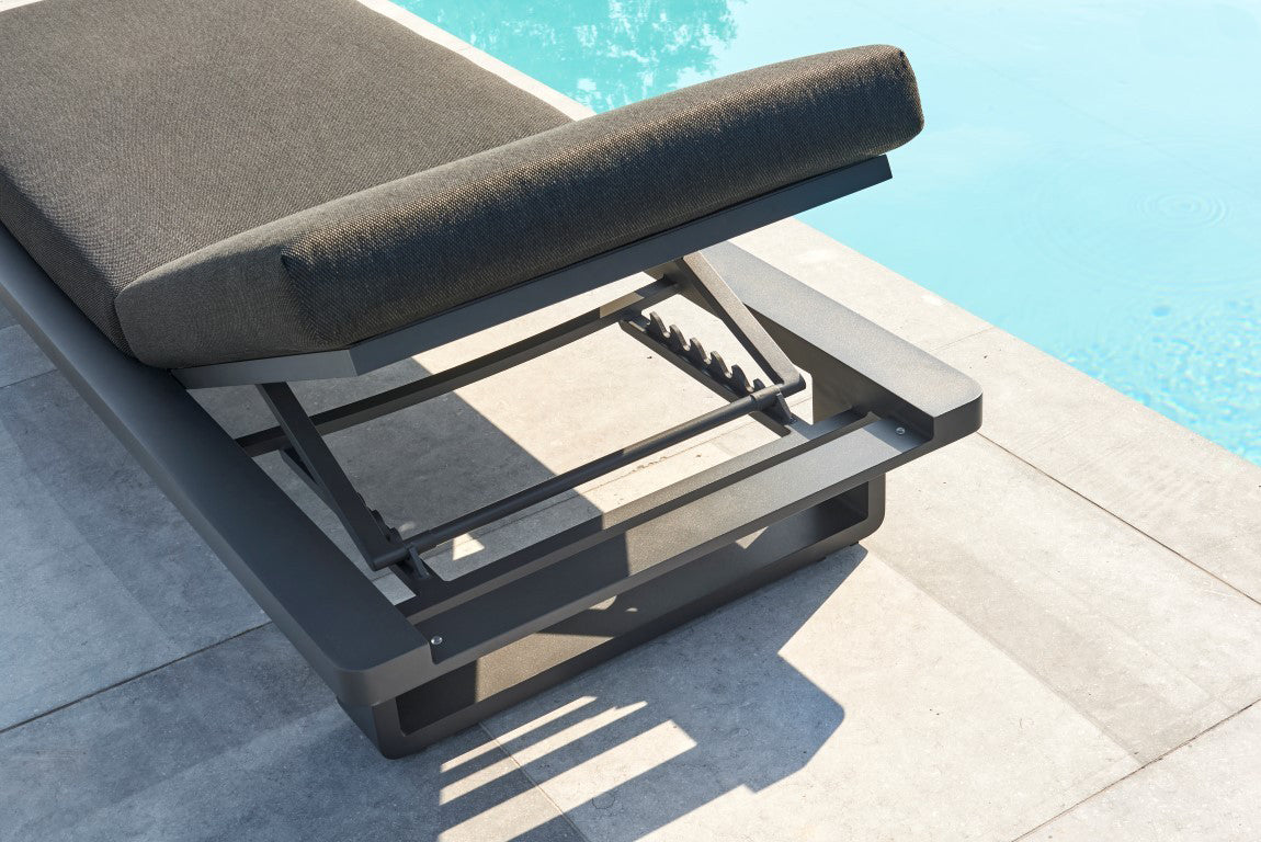 Fitz Roy Aluminum Lounger